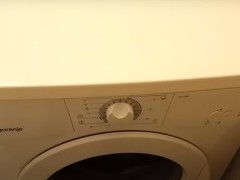 Kada se uključi veš mašina puca u njoj a ne izbija osigurač